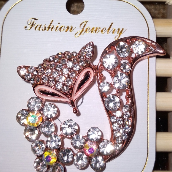 Foxy Brooch Pin - Picture 3 of 4